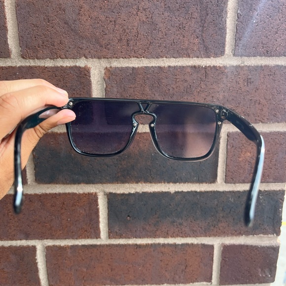 Throwing shade sunglasses 🕶️ - Picture 5 of 7